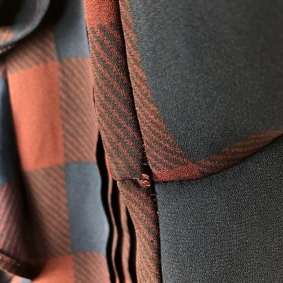 ๐ฒ Ann Taylor Plaid Check Ruffle Button Blouse Top - Picture 3 of 6